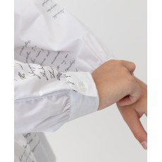 Блузка для девочки белая с газетным шрифтом  ,длинный рукав